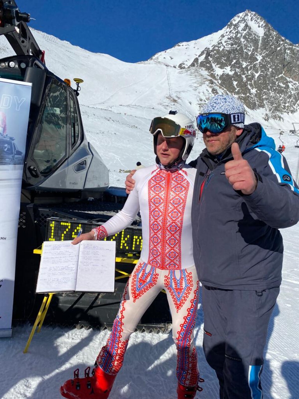 Richard Drzewiecky na fotke s držiteľom aktuálneho národného rýchlostného lyžiarskeho rekordu Michalom Bekešom. Rekord urobil práve na zjazdovke v Lomnickom sedle.