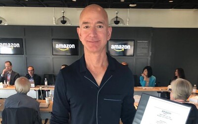 Když poletí Jeff Bezos do vesmíru, nesmí se vrátit zpět na Zemi, žádají tisíce lidí v petici.