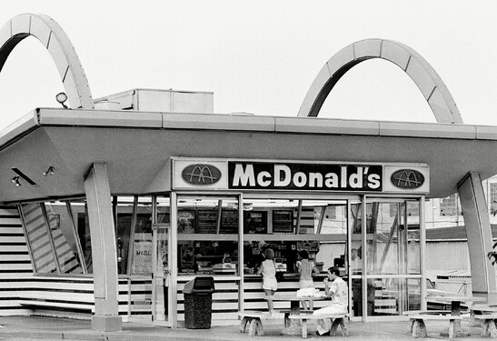 Aký bol úplne prvý produkt McDonald’s, ktorý sa začal predávať v Amerike už v roku 1937? 