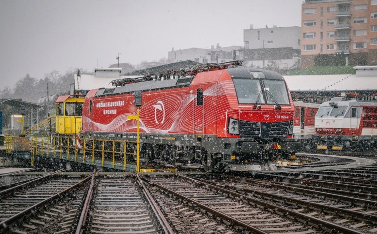 ZSSK, RUŠEŇ Vectron, VLAK