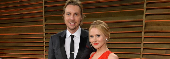 Ani tento slavný pár nemyje své děti, ale čeká, až začnou zapáchat. Na Kunis a Kutchera navázala Kristen Bell s partnerem