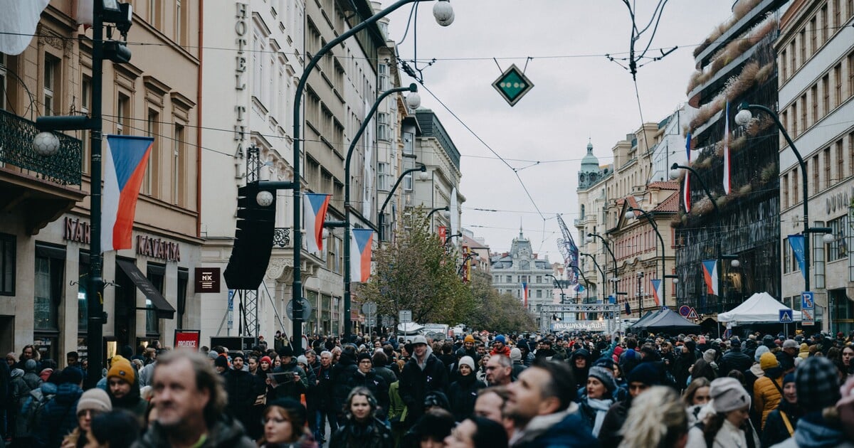 Korzo Národní opět připomene svátek demokracie. Koukni, jaký bude program a kam zajít