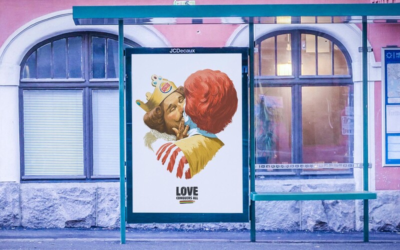 Burger King sa vo Fínsku bozkával s maskotom McDonald's. Išlo o kampaň na podporu LGBT komunity.