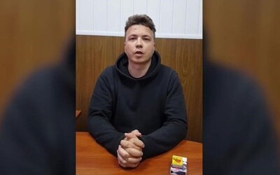 Běloruský novinář Pratasevič se „přiznal“ ve videu, jeho příbuzní a spojenci si myslí, že ho mučili.
