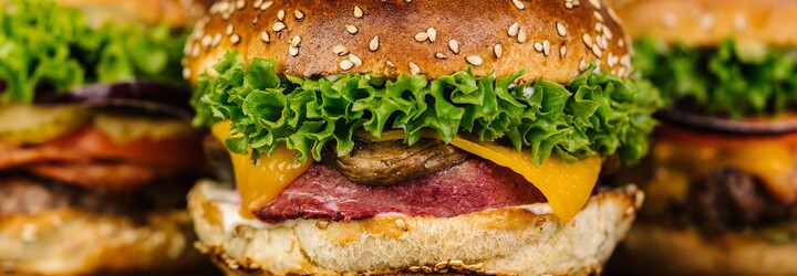 No Meat Burger sľubuje, že dokonale nahrádza chuť skutočného mäsa. Presvedčil nás, aby sme prešli na vegetariánsku stravu?