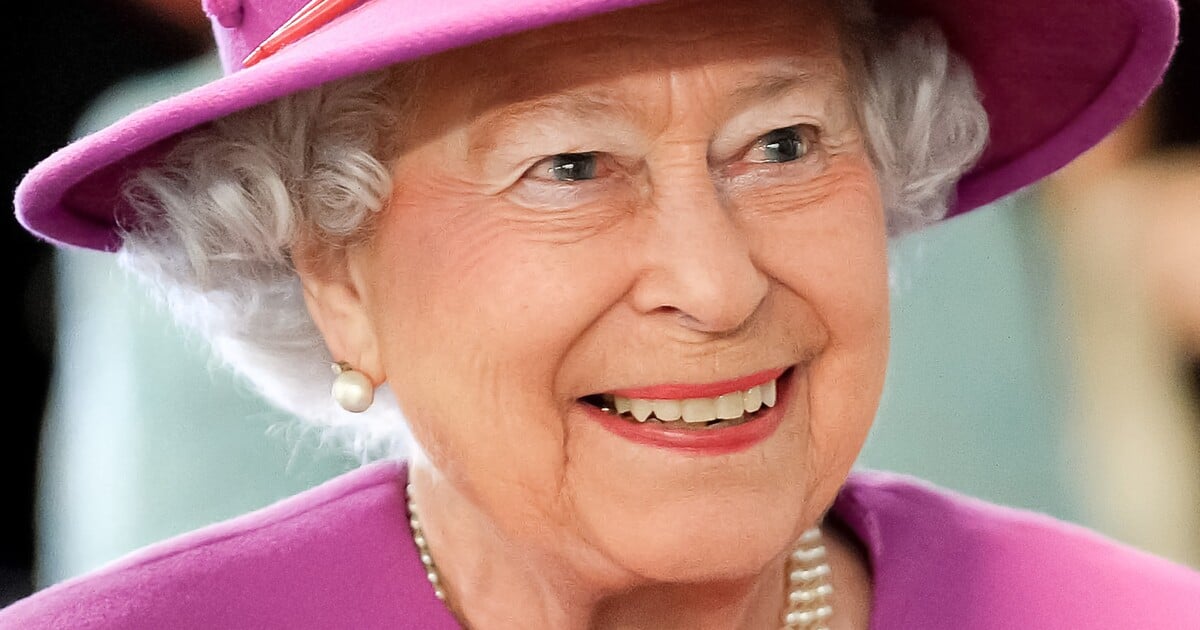 Buckinghamský palác příští rok otevře výstavu věnovanou šatům královny Alžběty II.