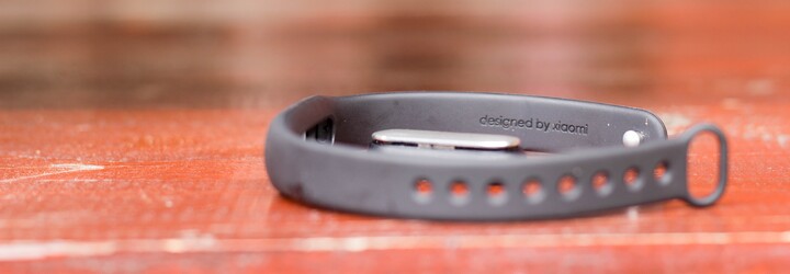 Počíta kroky, analyzuje spánok a odmeria aj tep. Je Mi Band 1S od Xiaomi využiteľný gadget? (Recenzia)