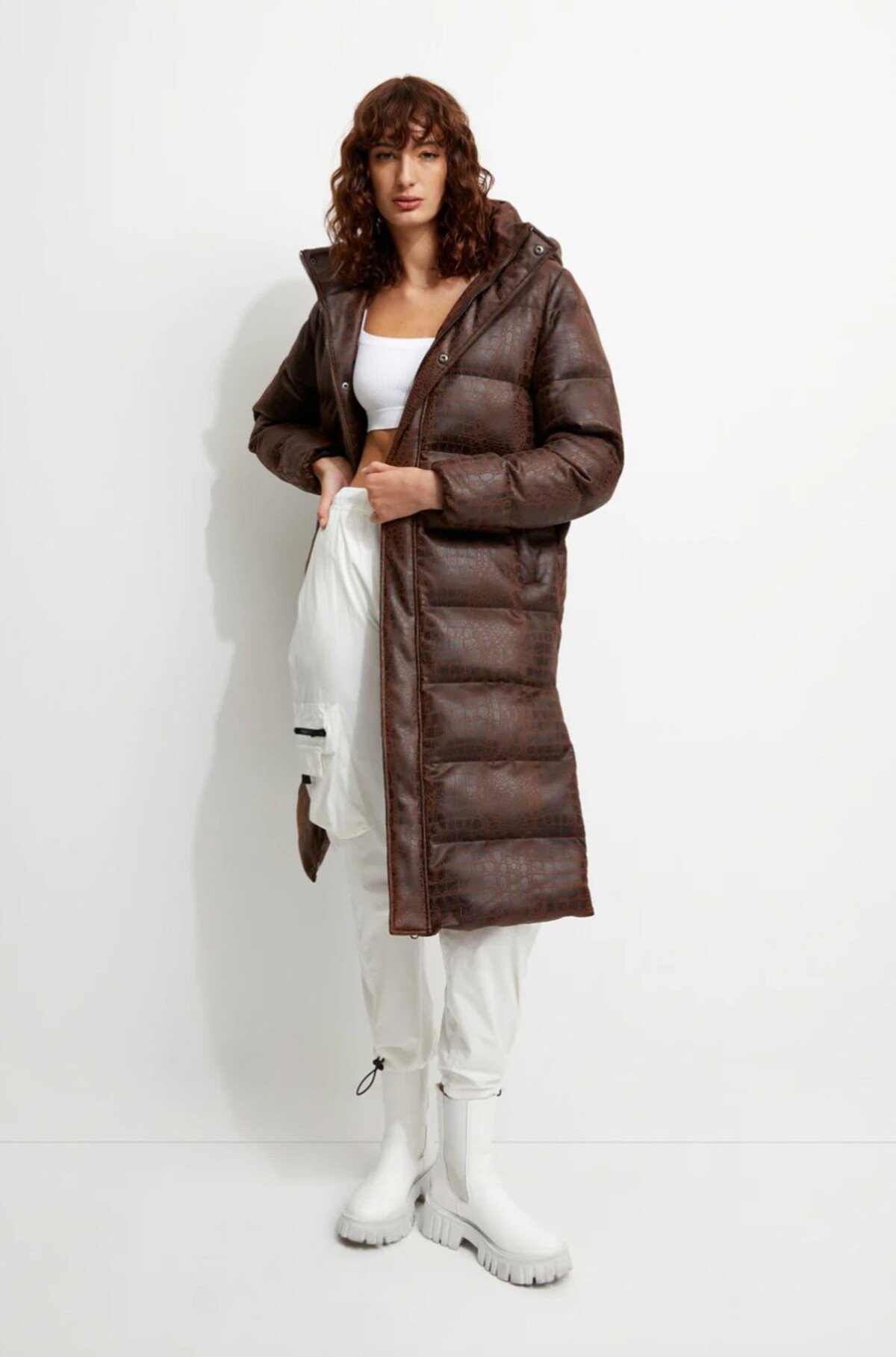 Páperovú bundu s imitáciou hadej kože ti za 320 eur ponúka značka Unreal Fur.