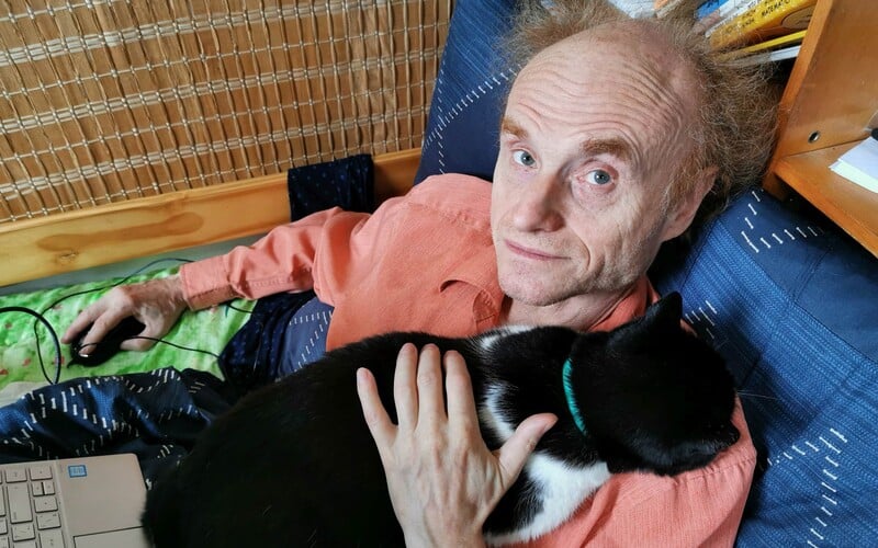 Na konci roku bude umírat až 2 000 lidí denně, varuje vědec Jaroslav Flegr.