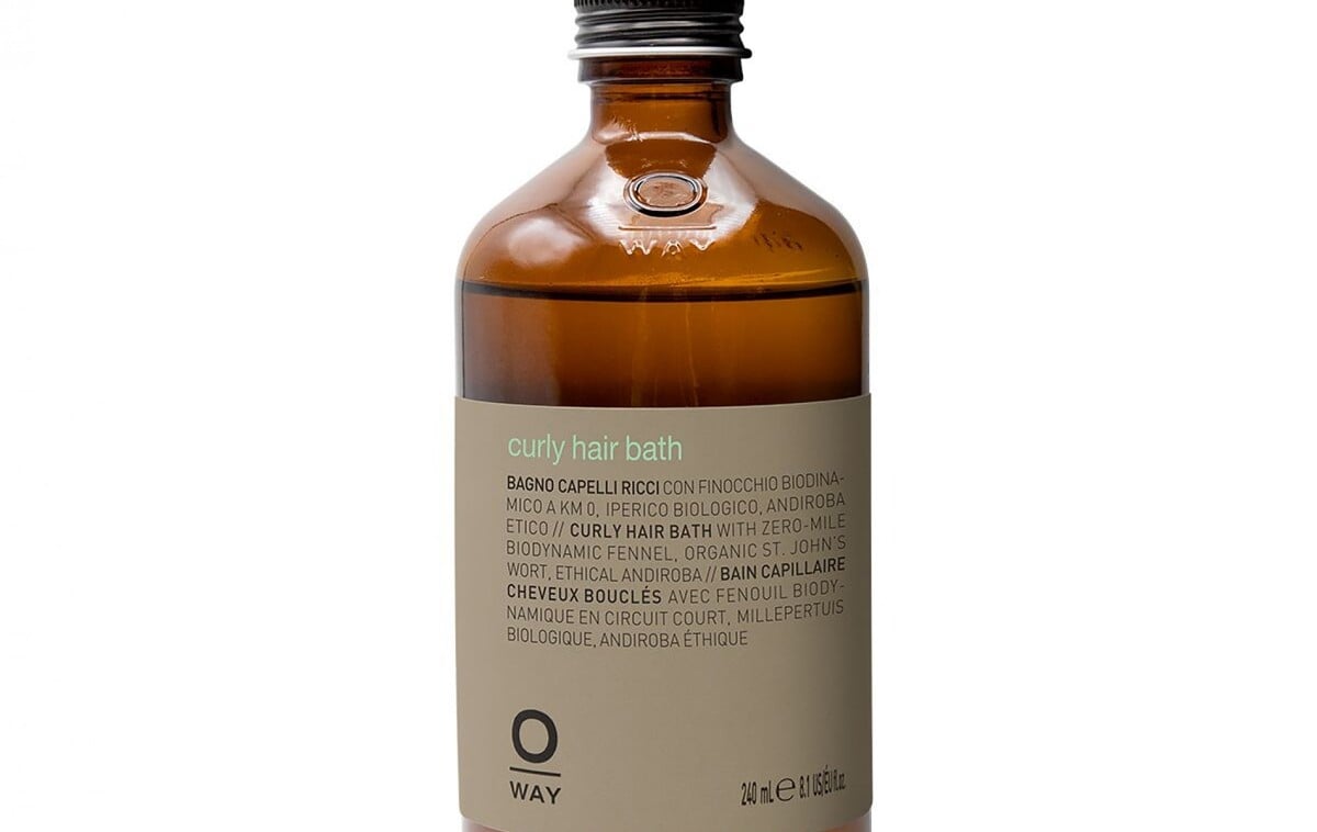 Hydratačný antioxidačný šampón s antistatickým efektom vyvinutý na kučeravé vlasy. Oway je profesionálna značka, používa sa aj v kaderníckych salónoch. Cena: 30 €