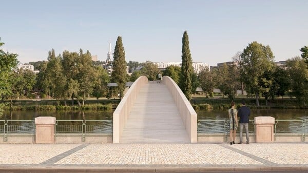 Štvanická lávka spojující Karlín a Holešovice je nejnovějším pražským mostem. Její výstavba byla zahájena v roce 2021 a k jejímu otevření došlo v létě 2023. Odborníci i veřejnost na mostě oceňují jeho jednoduchost i moderní vzhled. Součástí lávky je i jeden zajímavý konstrukční detail. Víš který?