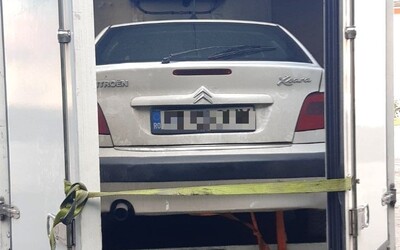 Rumun vopchal Citroen do nákladného auta a chcel ho previezť cez Slovensko. Odišiel s pokutou aj dlhým nosom.