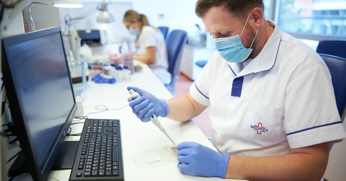 Covid bude brzy vyřazen ze seznamu nakažlivých nemocí. Zruší se trest za jeho šíření