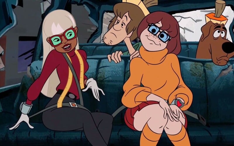 Velma ze seriálu Scooby Doo je lesba. Tvůrci po letech dohadů konečně přiznali její orientaci.