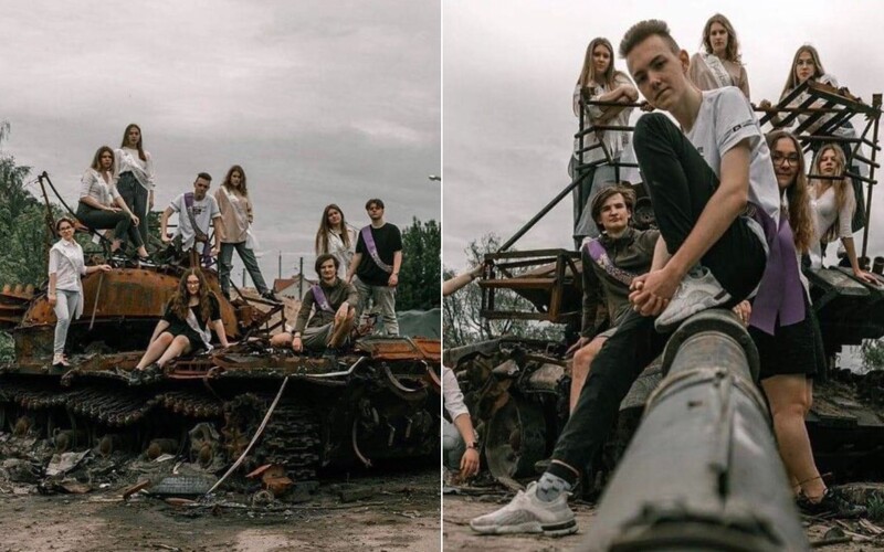 Ukrajinští maturanti nafotili emotivní ročenku na zničených tancích. Město, v němž chodili do školy, Rusové zdevastovali.
