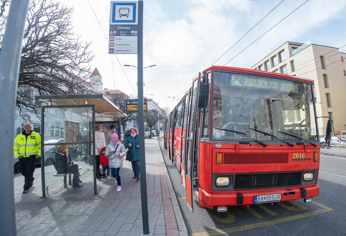 Rozlúčková jazda vozidiel Karosa, ktoré desaťročia brázdili ulice, 2. apríla 2022 v Bratislave.