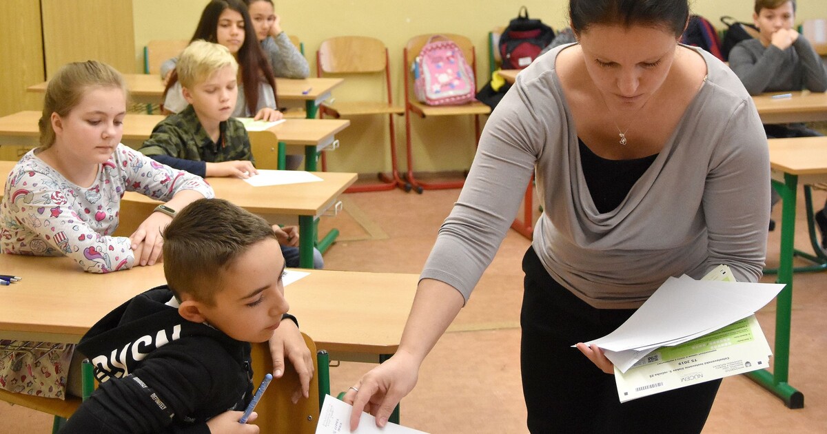 Platy učitelů by se mohly zvýšit. Dostat by měli 130 procent průměrné mzdy