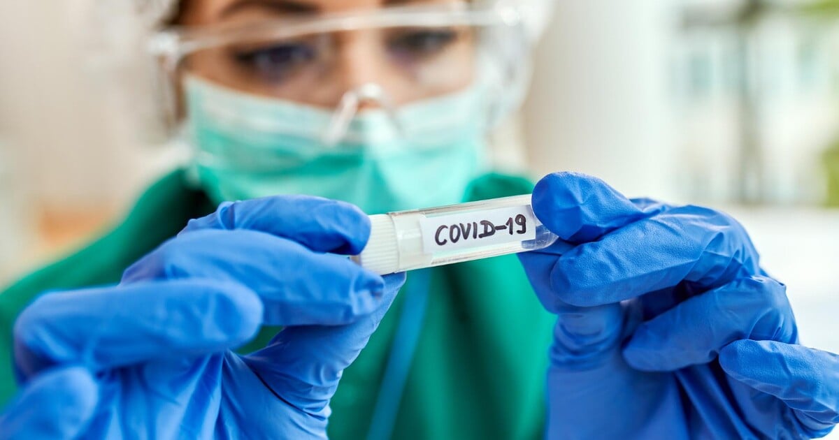 Světem se šíří nová varianta covidu, dostala se i do Česka. Jaké má symptomy?