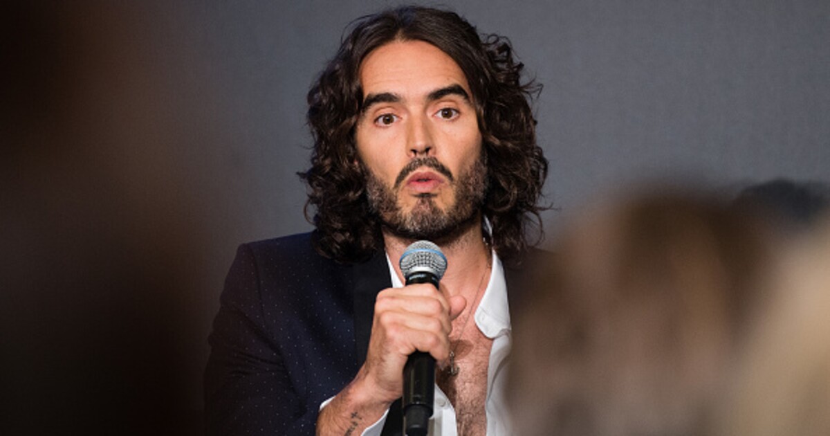 Russell Brand čelí dalšímu obvinění ze sexuálního násilí. „Cítila jsem se využitá a zneužitá,“ říká herečka