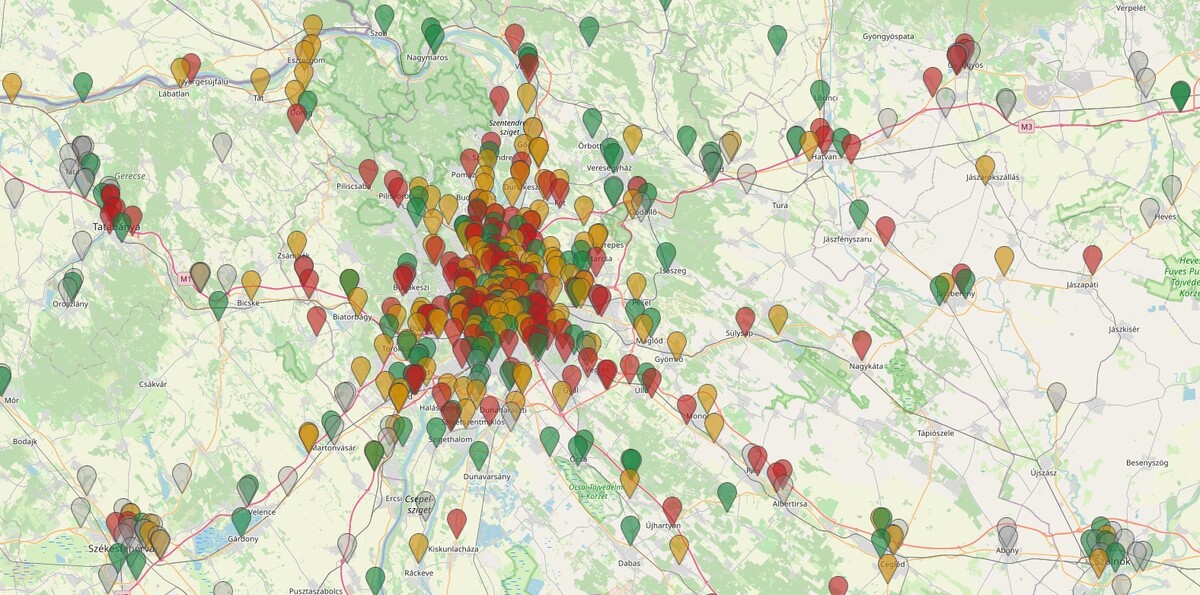 Zelené miesta označujú pumpy, kde sa ešte tankovať dá. V červených a oranžových už nie.