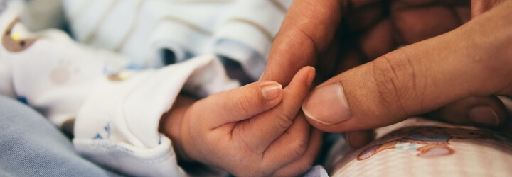 Lékaři jí dali šanci 10 procent na přežití. Holčička narozená ve 22. týdnu už je doma s rodiči