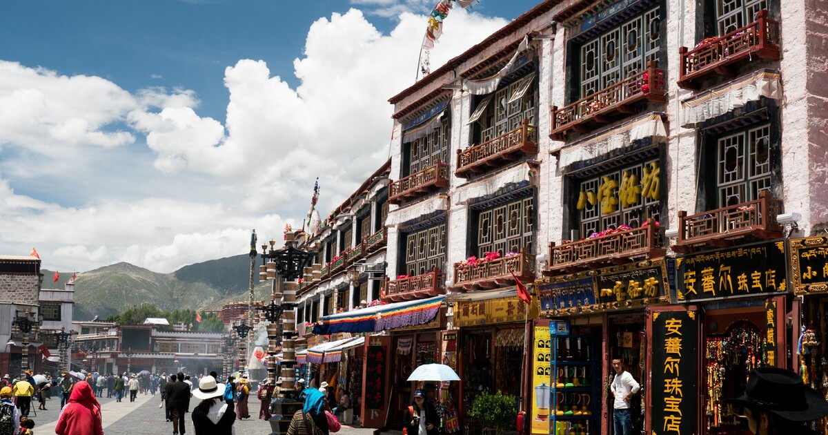 Mrtvola pod postelí: Hotelový host si myslel, že mu smrdí nohy. Ukázalo se, že v pokoji páchlo lidské tělo