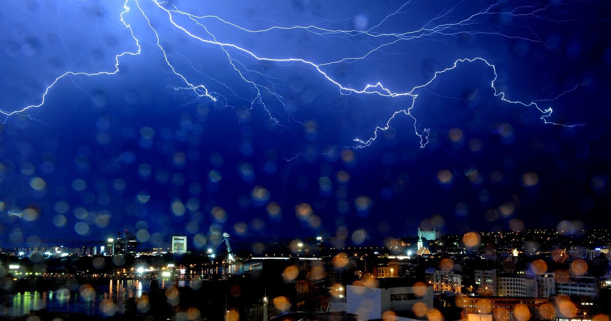 VÝSTRAHA: Česko opět zasáhnou silné bouřky. Pozor si dej hlavně na východě území