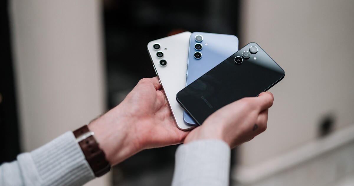 Samsung nabízí k novým mobilům Galaxy A54 5G a Galaxy A34 5G sluchátka Galaxy Buds2 jako bonus