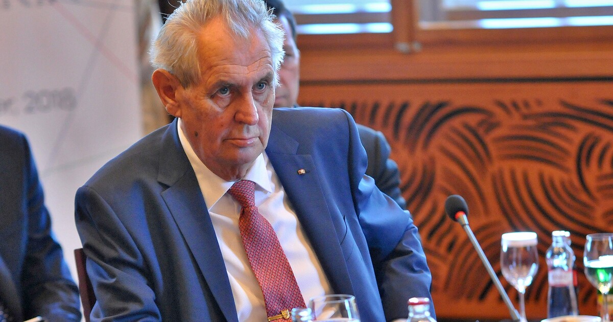 Miloš Zeman a Václav Klaus si opět konkurují. O co bojují tentokrát?