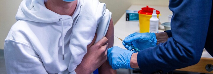 Koronavirus: V pondělí se spustila registrace k očkování 4. dávkou. Nový lék má dorazit do konce srpna