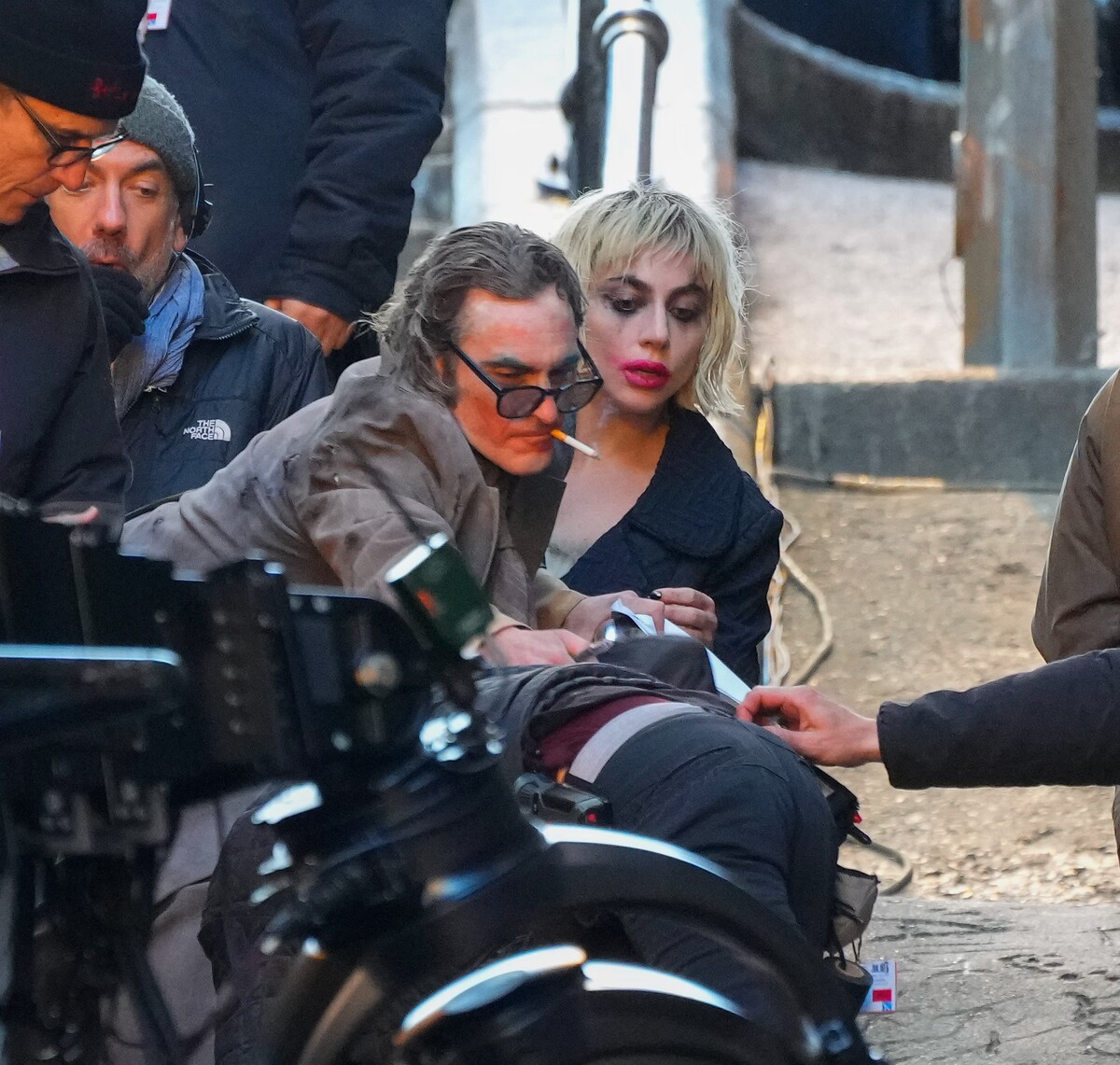 Lady Gaga a Joaquin Phoenix mezi záběry.