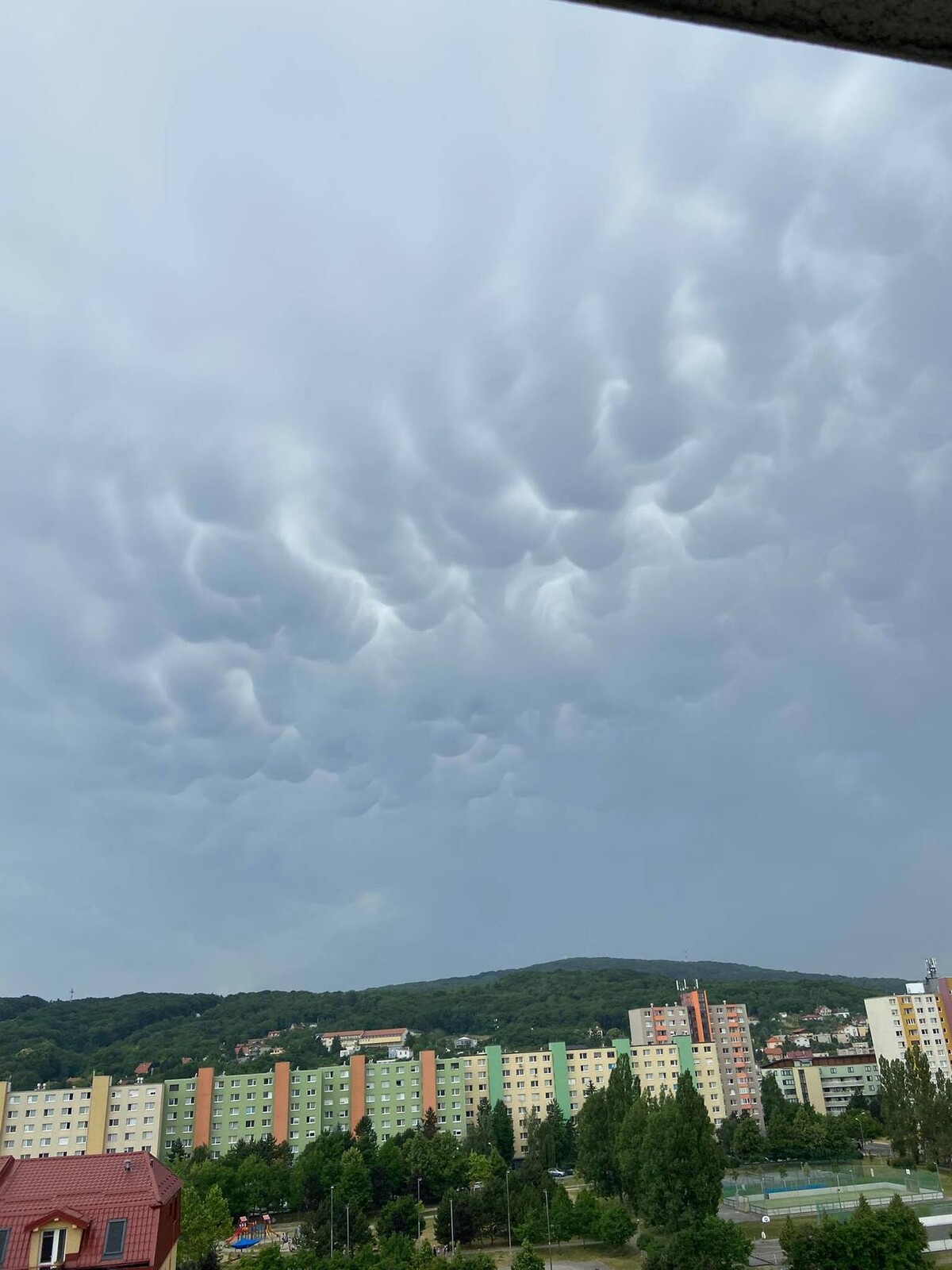 Neobvyklé oblaky nad Bratislavou.
