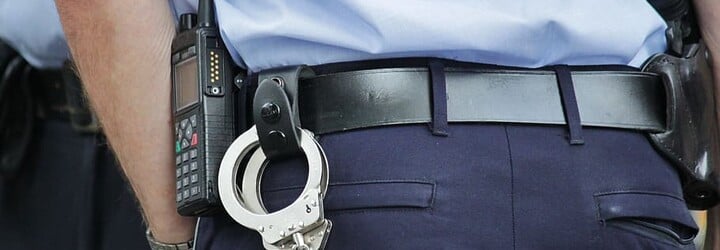 Policajti na Filipínach donútili muža robiť 300 drepov. Zomrel od vyčerpania