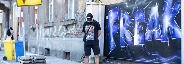 Kto bol Oliver Freak? Na jeho oblečenie čakali v mraze stovky ľudí aj niekoľko hodín, prirovnávali ho k Supreme