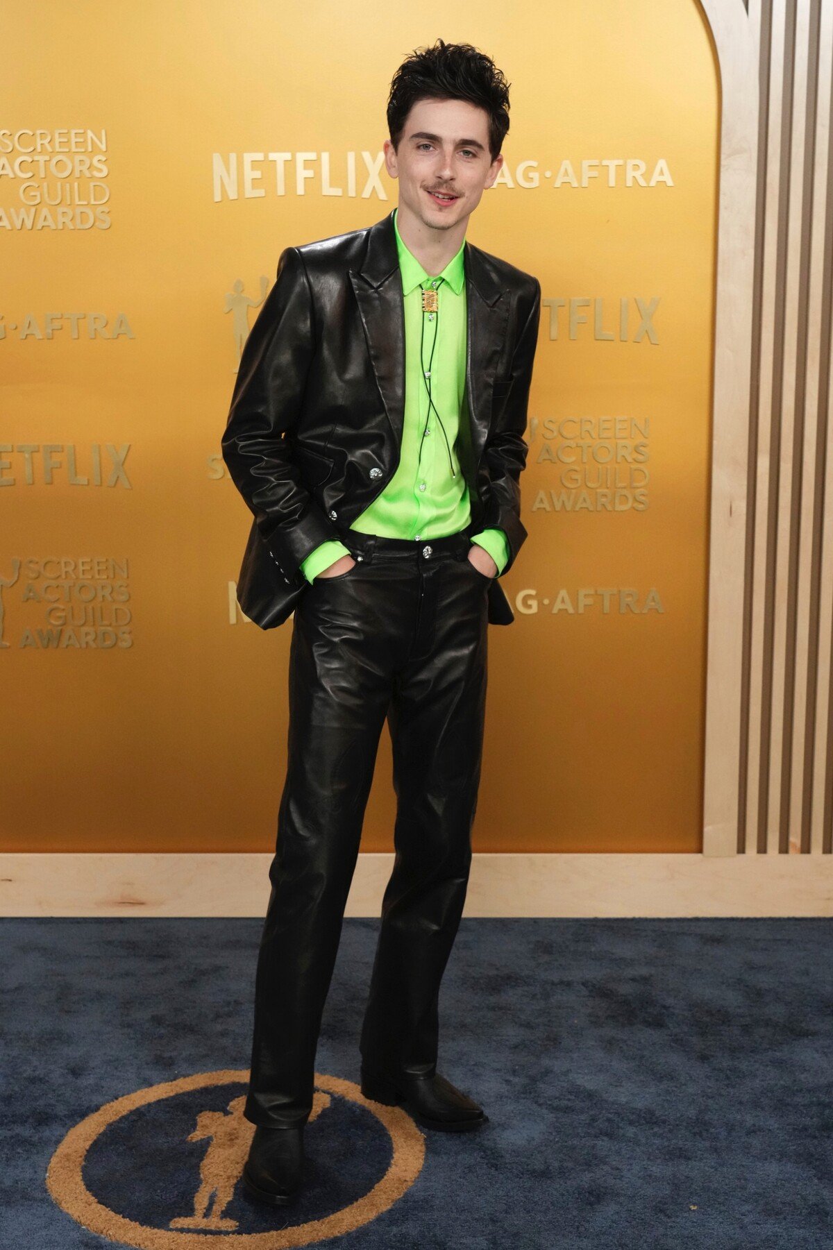 Timothée Chalamet zahviezdil v koženom obleku vyrobenom na mieru od Chrome Hearts.