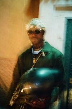 Vieš, ktorý známy raper stojí za módnou značkou MAINS?