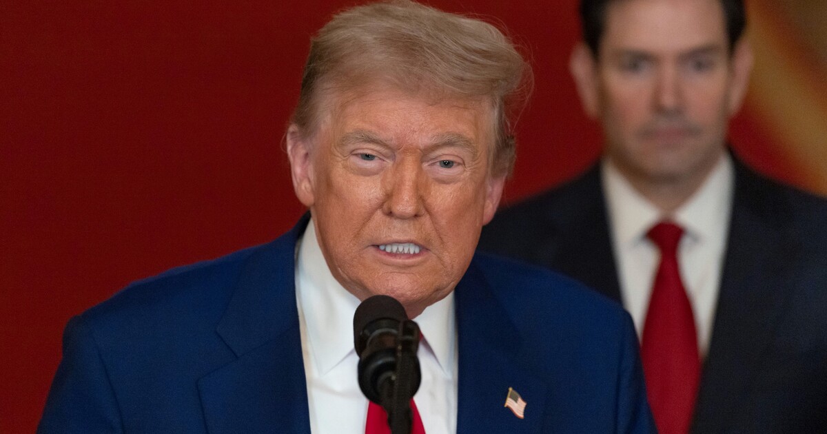 Americké útoky na jaderná zařízení budou mít trvalé následky, hrozí Írán