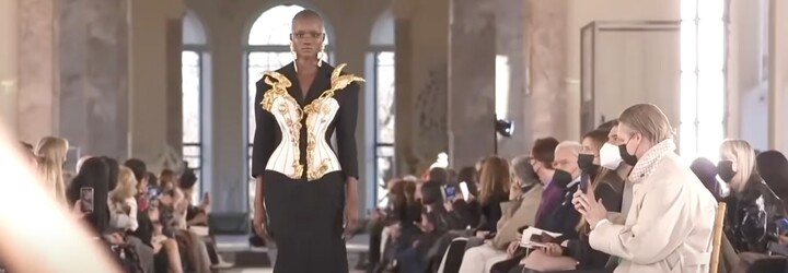 Matka ju považovala za škaredú a pre erotické poviedky ju poslali do kláštora. Návrhárka Schiaparelli mala šokujúci život