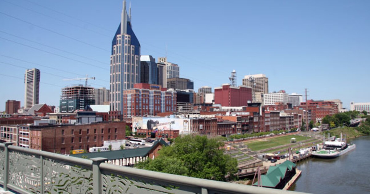 Bývalá studentka zastřelila šest lidí v nashvillské základní škole. Mezi mrtvými jsou tři děti