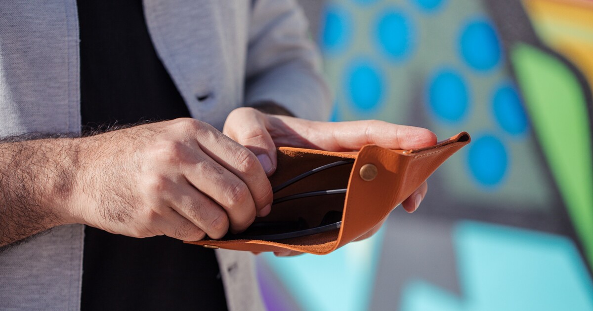 Průzkum: Dluhy má skoro polovina Čechů a Češek, pětina lidí má zkušenosti s exekucí