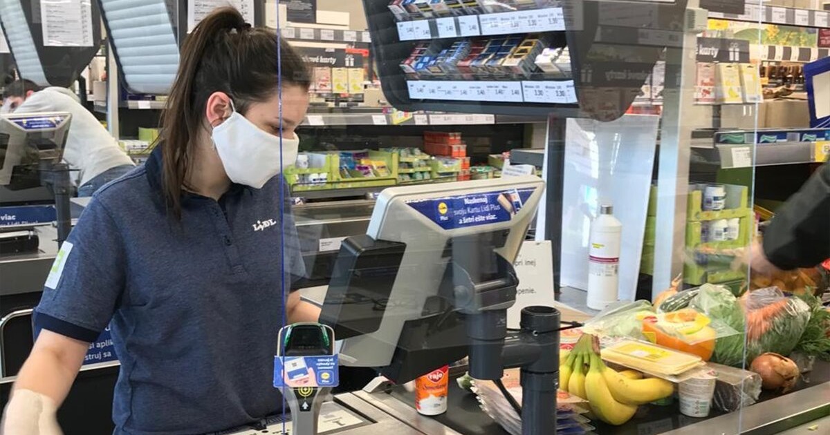 Známý český supermarket začal nabízet nový druh slevy. Není jenom pro důchodce