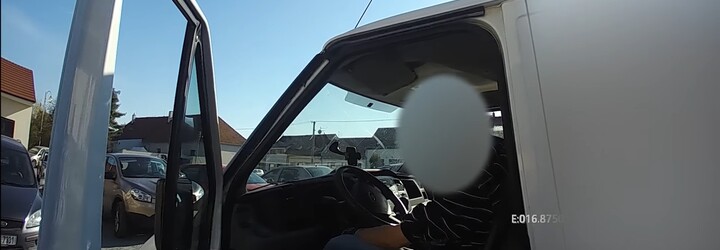 VIDEO: Řidič po nehodě se dušoval, že bude mít „malý zbytkový alkohol“. Naměřili mu téměř 3 promile