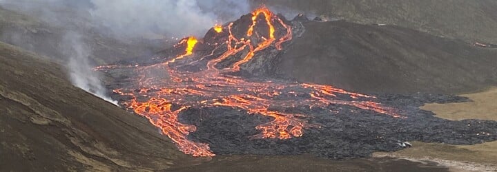 VIDEO: Na jihovýchodě Islandu po 800 letech vybuchla sopka. Okolí Reykjavíku zaplavily proudy lávy