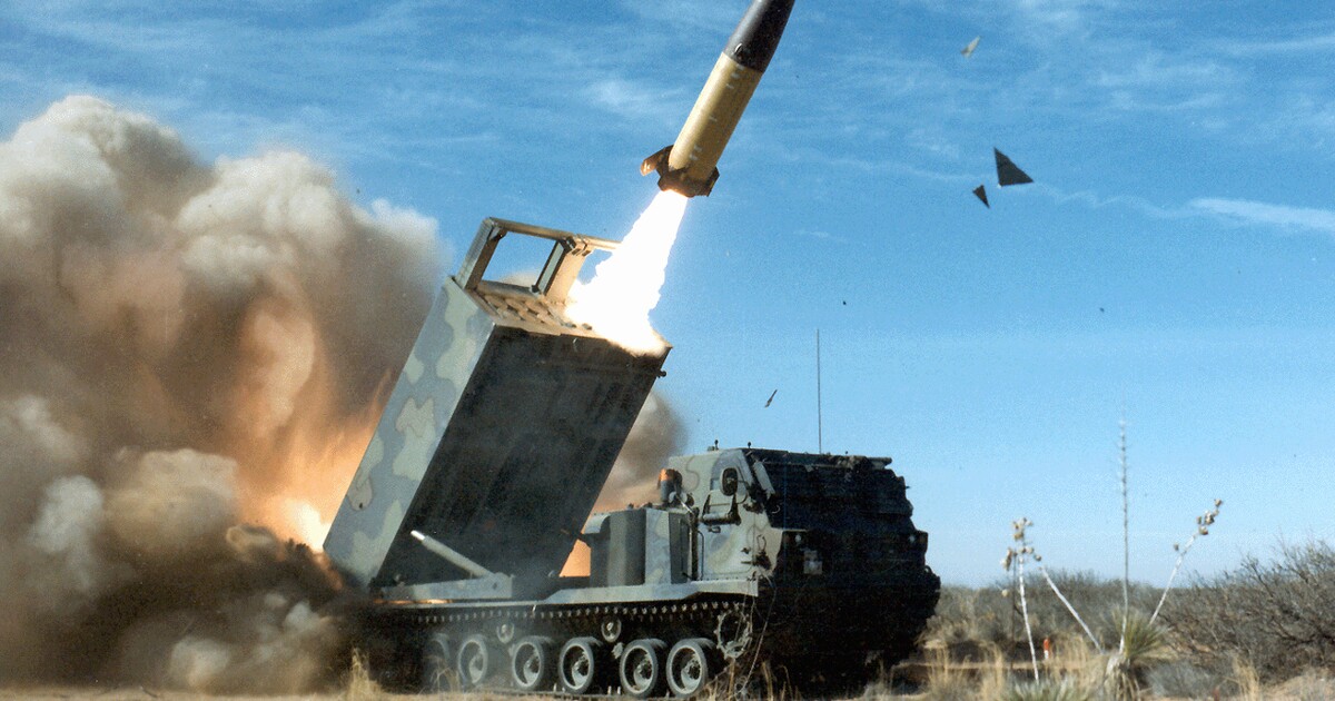 Má dostřel až 300 kilometrů. USA plánují dodat Ukrajině dalekonosný raketový systém