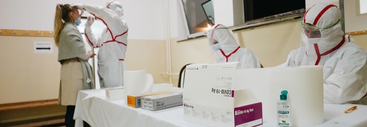 Testovali sme sa na Orave: Ľudia mrzli v dlhých radoch aj 3 hodiny. Primátori takú účasť nečakali (Reportáž)