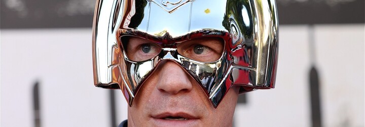 Trailer: John Cena alias Peacemaker sa pri vraždení spojil s orlom. Zastrelí v mene mieru aj deti?