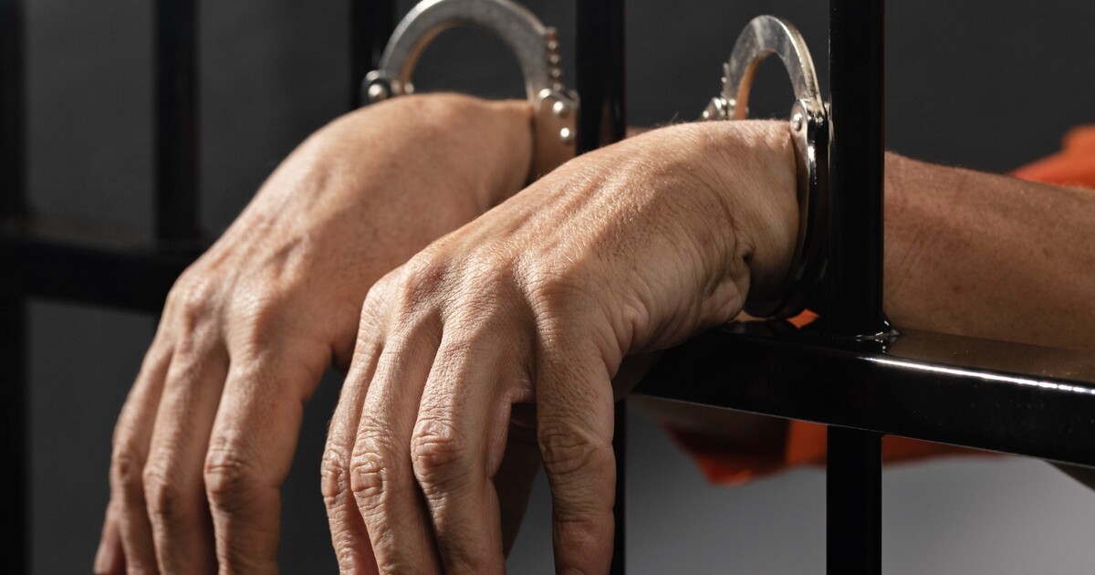 Dívka prodala svého přítele do otroctví. Za utržené peníze si užívala dovolenou