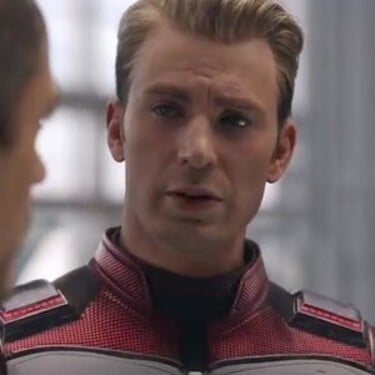 Komu Cap v Avengers: Endgame pošepkal do ucha slová Hail Hydra?