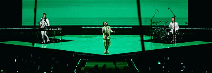 Falešné vstupenky a přespávání před O2 arenou kvůli nejlepším místům. Jak Billie Eilish rozplakala tisíce českých fanousků?