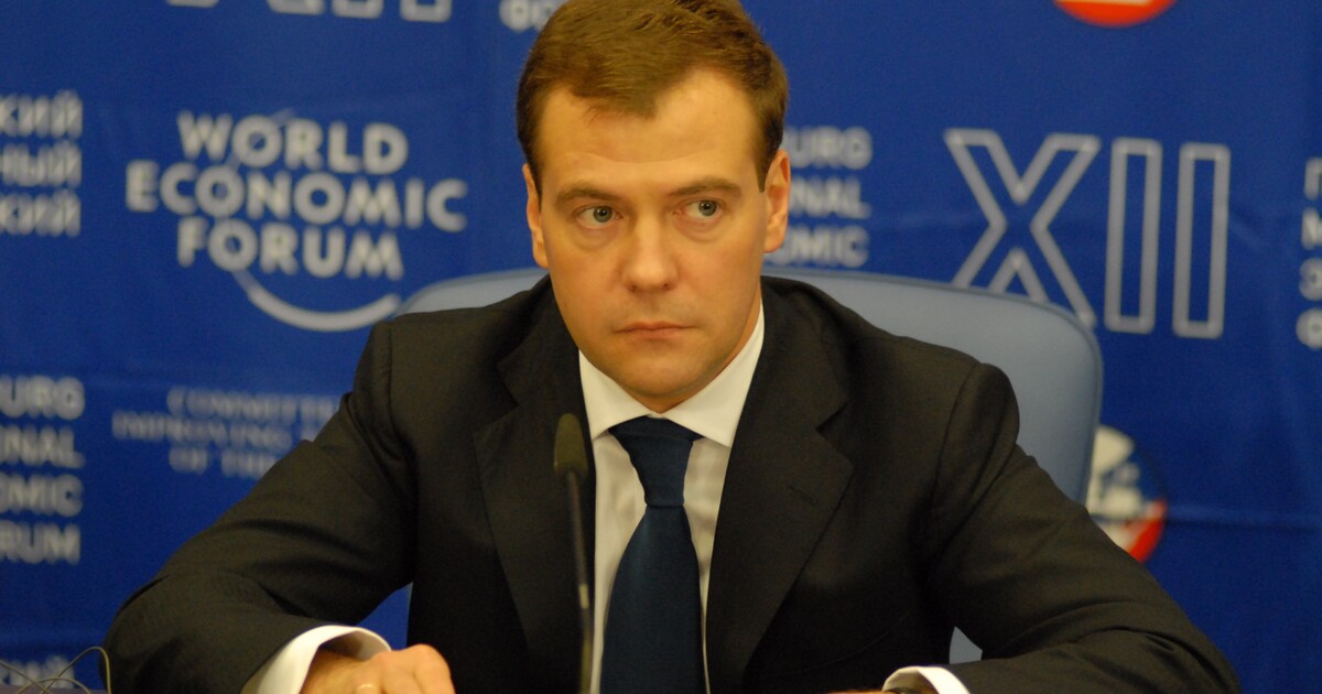 Bývalý ruský prezident vyhrožuje Dominiku Haškovi. Rakušan mu nabídl policejní ochranu